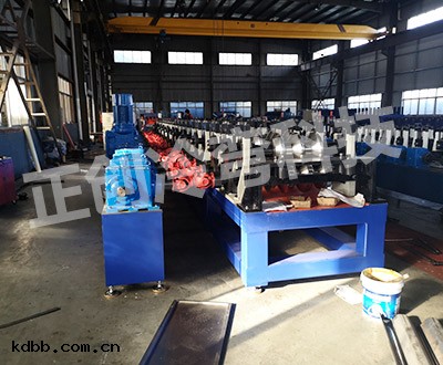 二波(bō)護欄板設備 二波(bō)護欄板設備