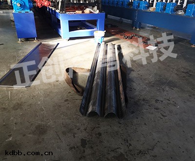 雙(shuāng)波(bō)護欄板成型機 雙(shuāng)波(bō)護欄板成型機